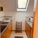Mit Grossem Balkon Apartment *