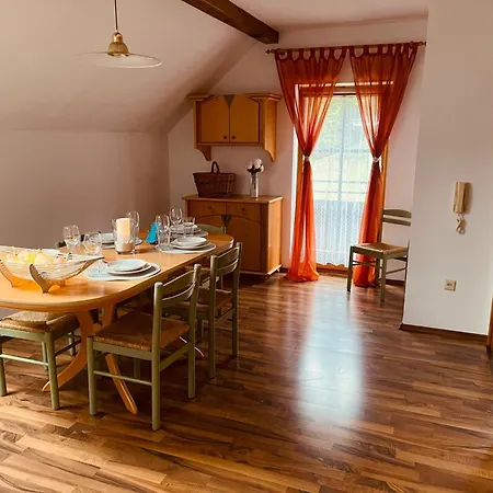 Mit Grossem Balkon *